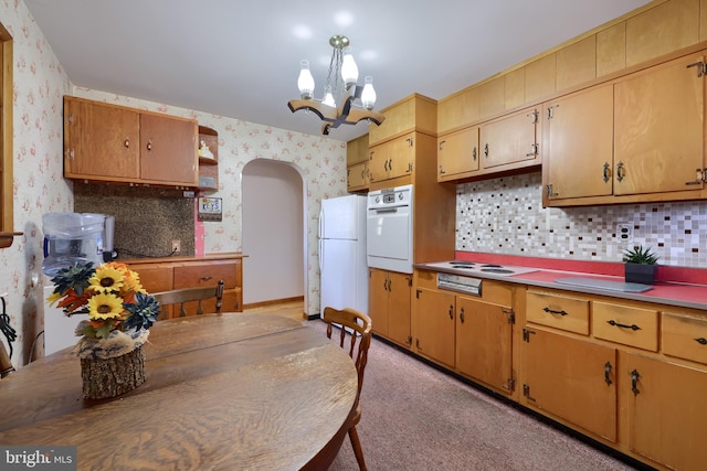 kitchen featuring wallpapered walls, arched walkways, a notable chandelier, white appliances, and open shelves