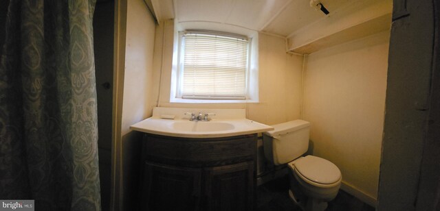 2916 Woodland Ave, Baltimore, MD 21215 - full bath featuring a shower with shower curtain, toilet, and vanity