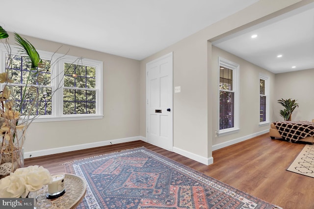 living area featuring recessed lighting, baseboards, and wood finished floors