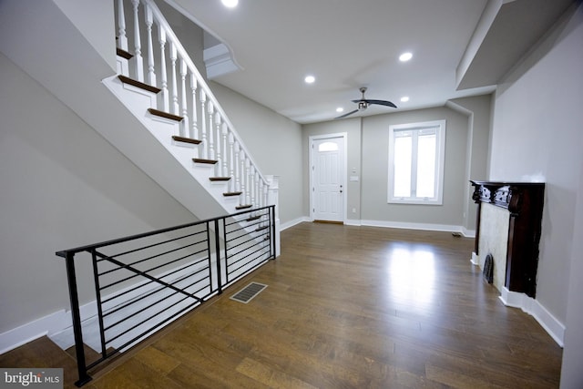 foyer entrance featuring visible vents, wood finished floors, recessed lighting, baseboards, and ceiling fan