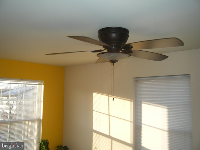 room details featuring a ceiling fan