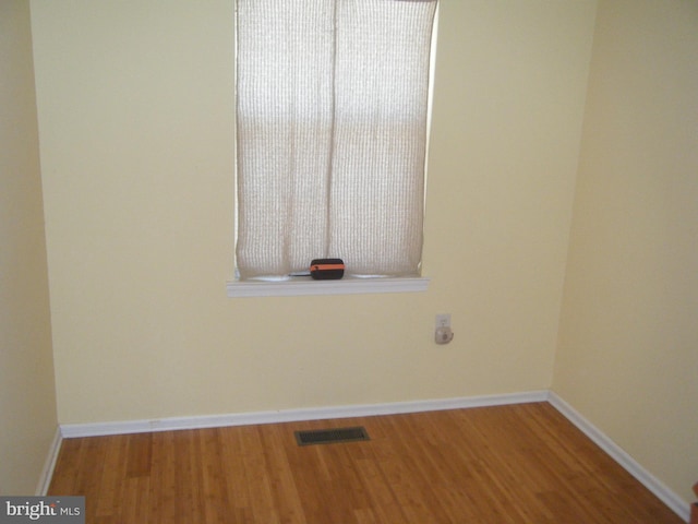 room details with wood finished floors, baseboards, and visible vents