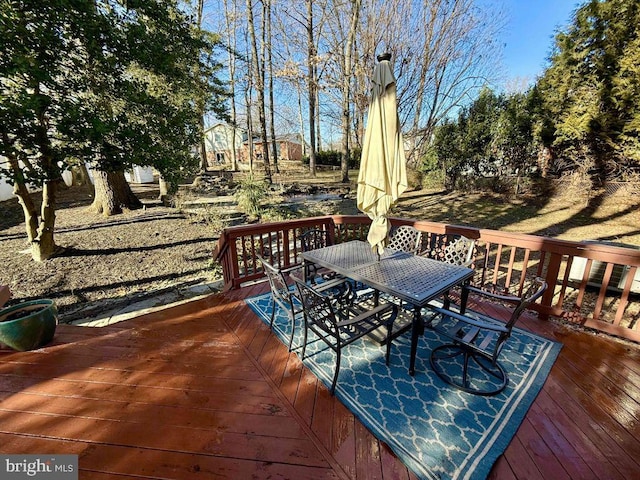 deck with outdoor dining space