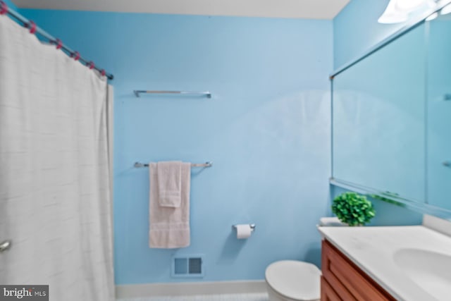 bathroom with visible vents, curtained shower, toilet, and vanity