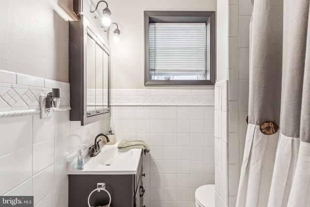 3144 Gaul St, Philadelphia, PA 19134 - full bathroom featuring toilet, vanity, and tile walls