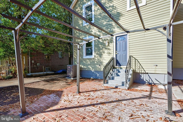 view of patio featuring a pergola