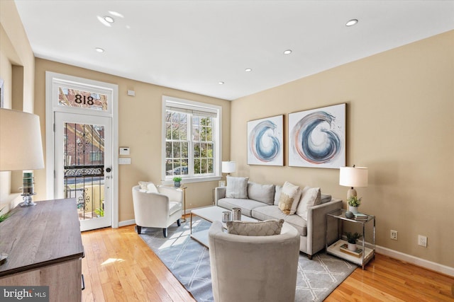 living room featuring recessed lighting, light wood-type flooring, and baseboards