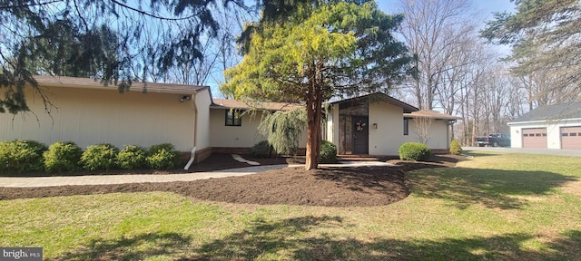 view of front of property with a front yard