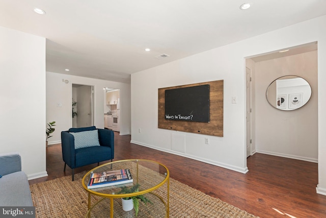 living room featuring recessed lighting, baseboards, and wood finished floors