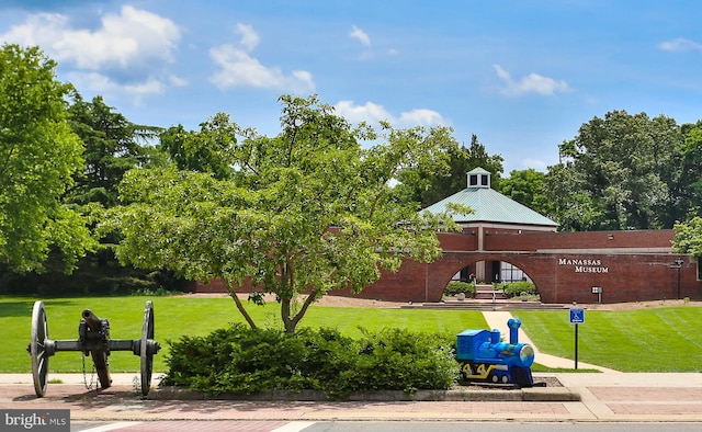 view of community featuring a lawn