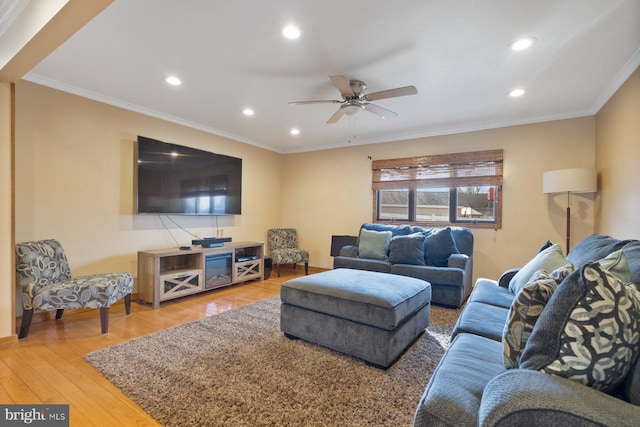 living area featuring recessed lighting, light wood-style flooring, and crown molding