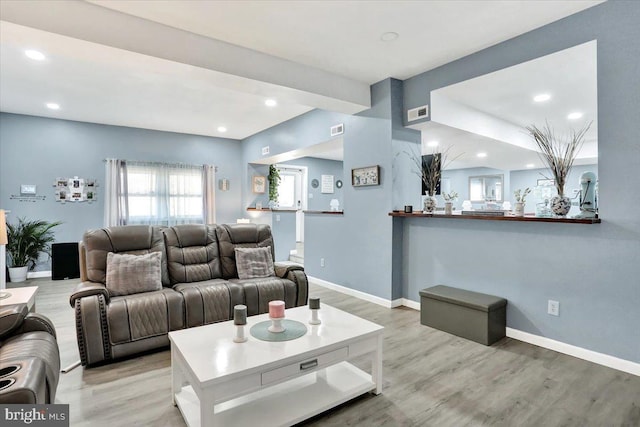 living area featuring recessed lighting, light wood-type flooring, and baseboards