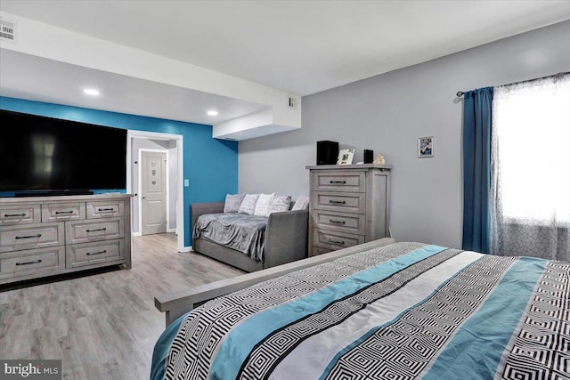 bedroom with recessed lighting, visible vents, multiple windows, and light wood-type flooring