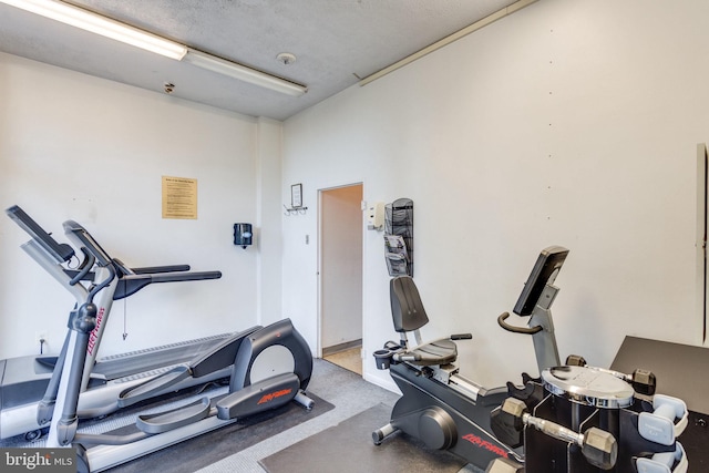 workout room featuring baseboards