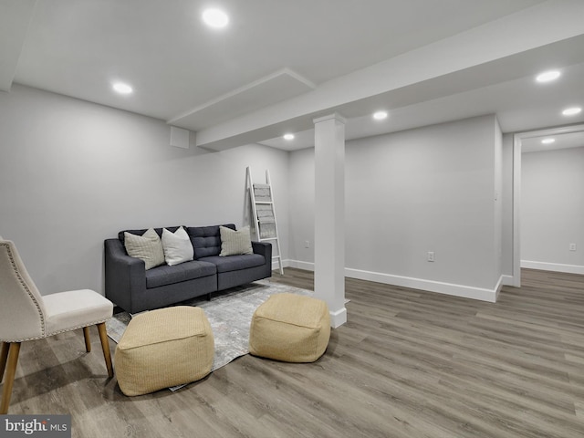 living area featuring recessed lighting, wood finished floors, and baseboards