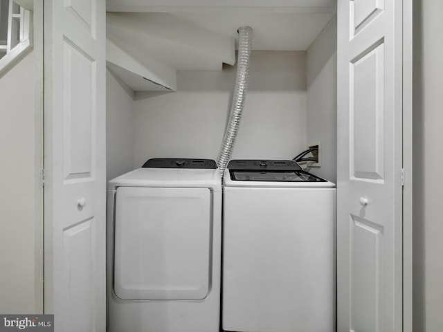 laundry room with laundry area and washing machine and dryer