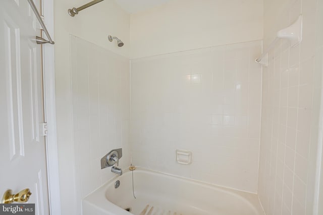 full bath with shower / bathtub combination