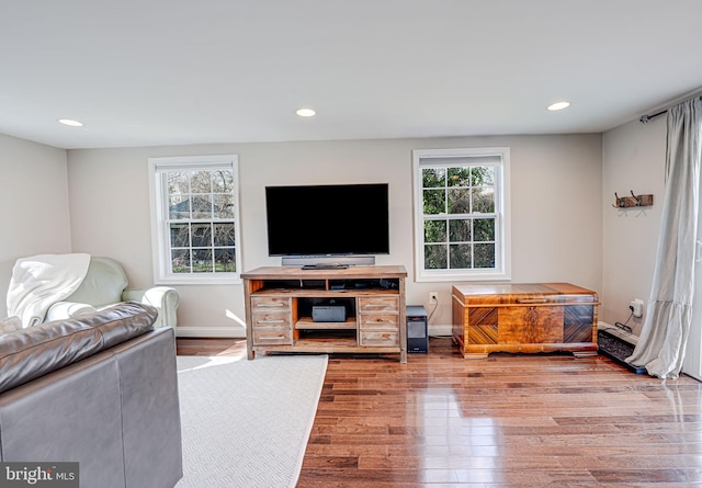 living room with recessed lighting, wood finished floors, and baseboards