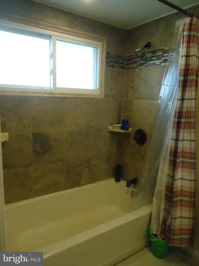 bathroom featuring shower / bath combo with shower curtain