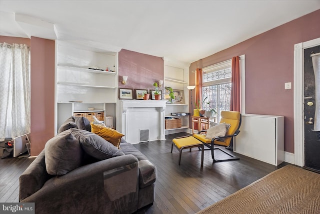 sitting room with visible vents and dark wood-style flooring