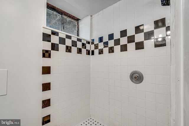 full bath featuring tiled shower