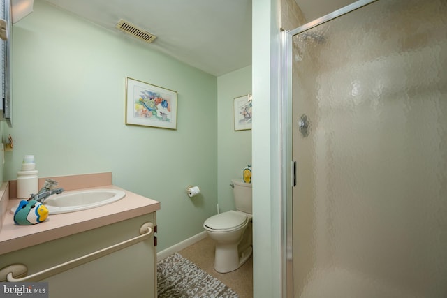 full bath with visible vents, toilet, a shower stall, baseboards, and vanity