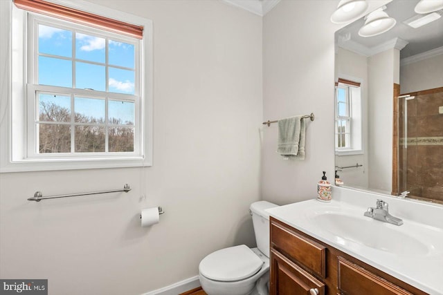 full bathroom featuring a tile shower, a healthy amount of sunlight, toilet, and ornamental molding