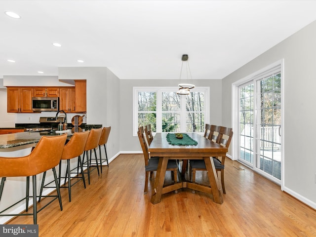 dining space with light wood-style flooring, recessed lighting, baseboards, and a wealth of natural light