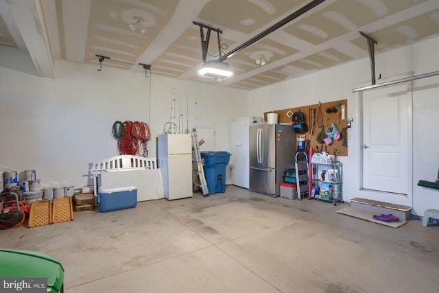 garage with freestanding refrigerator