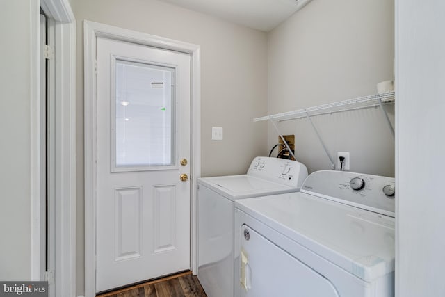 washroom with dark wood-style flooring, laundry area, and washing machine and clothes dryer