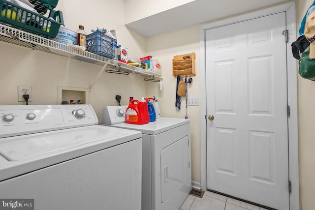 washroom featuring laundry area, light tile patterned flooring, and independent washer and dryer