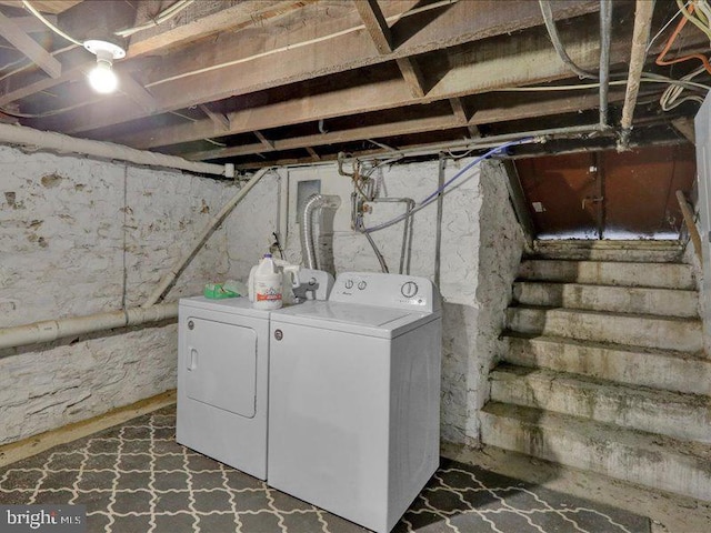 unfinished below grade area featuring independent washer and dryer