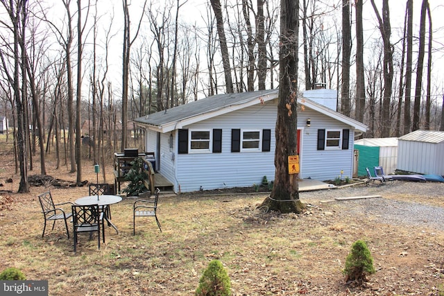 view of front of house with an outdoor structure and a storage unit