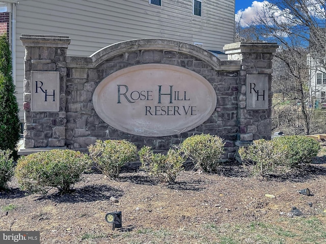 view of community / neighborhood sign