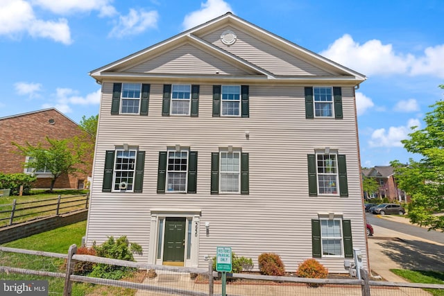 view of front of house with a fenced front yard