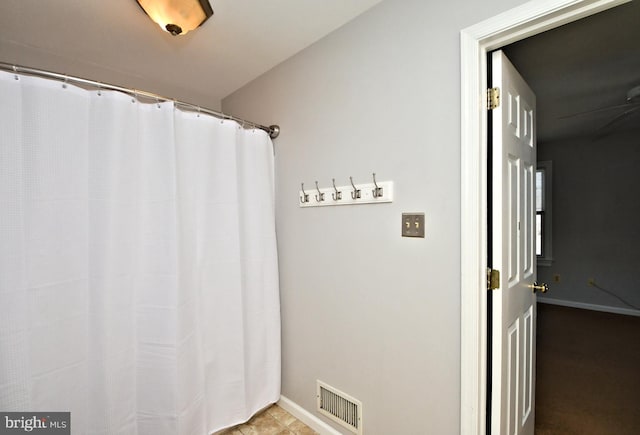 full bath featuring visible vents and baseboards