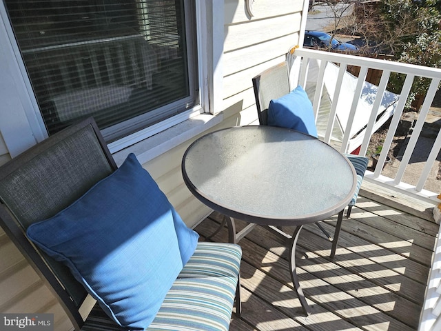 balcony featuring outdoor dining space