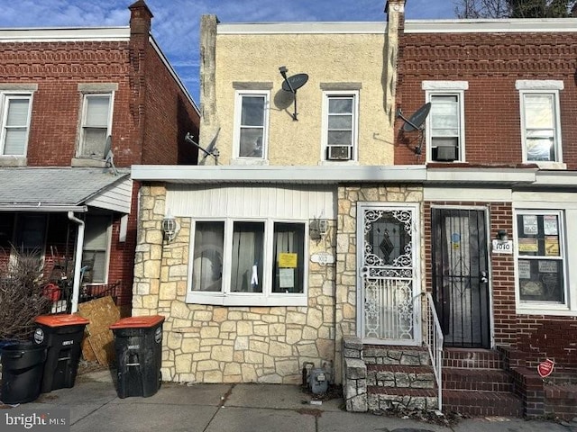 townhome / multi-family property with stone siding