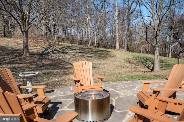 view of yard featuring a patio area