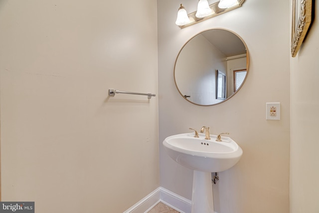 bathroom with baseboards