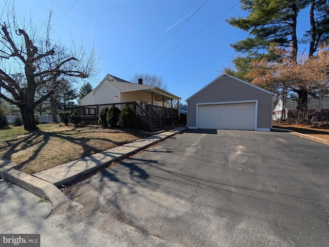 view of front of house featuring a detached garage and an outdoor structure