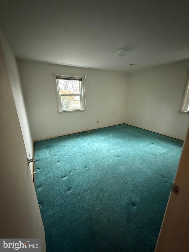 spare room with carpet flooring