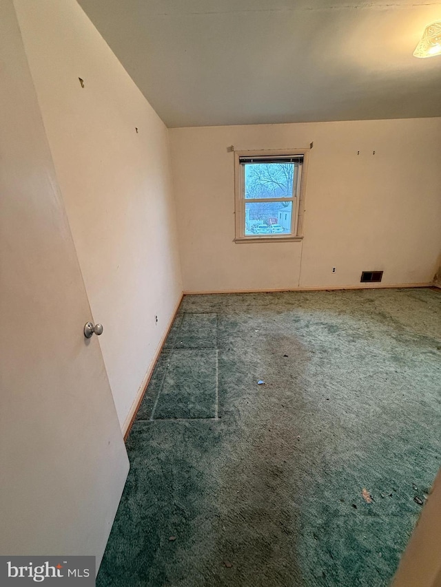 unfurnished room with visible vents, carpet floors, and baseboards