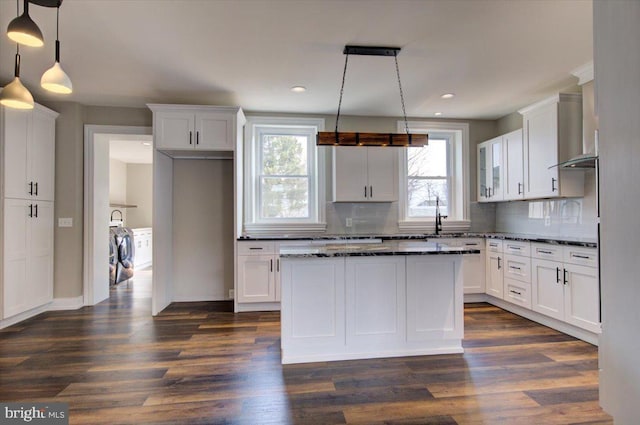 kitchen with white cabinetry, dark wood-style floors, and independent washer and dryer