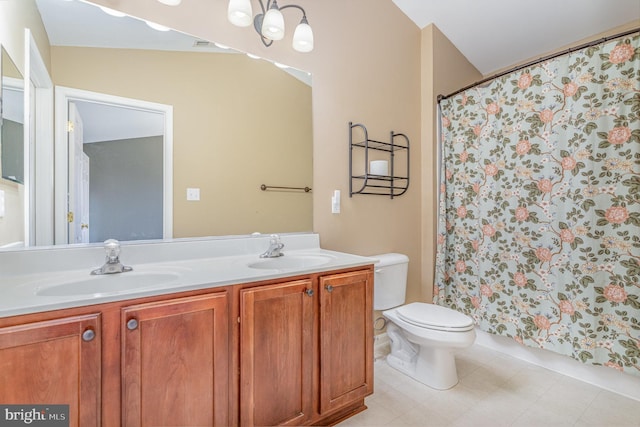 full bathroom featuring a sink, curtained shower, toilet, and double vanity