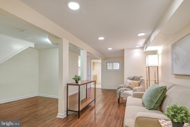 living area featuring recessed lighting, baseboards, and wood finished floors