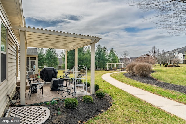 view of yard with a patio and a pergola