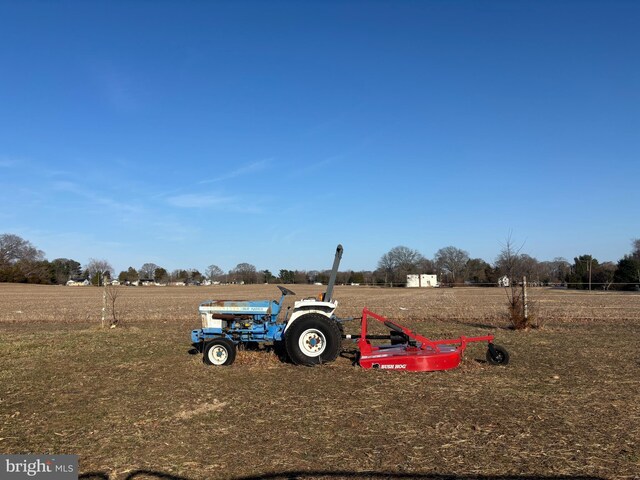 view of yard featuring a rural view