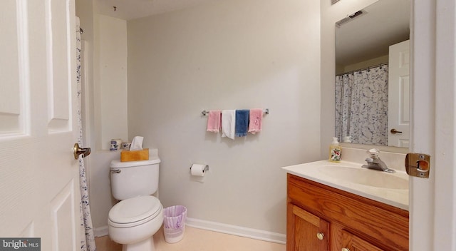 full bath featuring visible vents, baseboards, toilet, and vanity