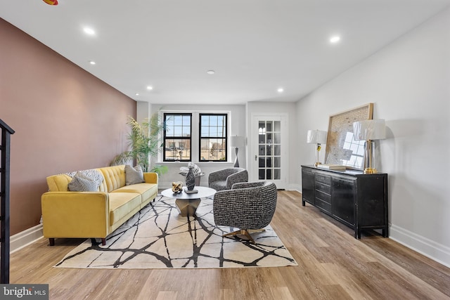 living area featuring recessed lighting, baseboards, and wood finished floors